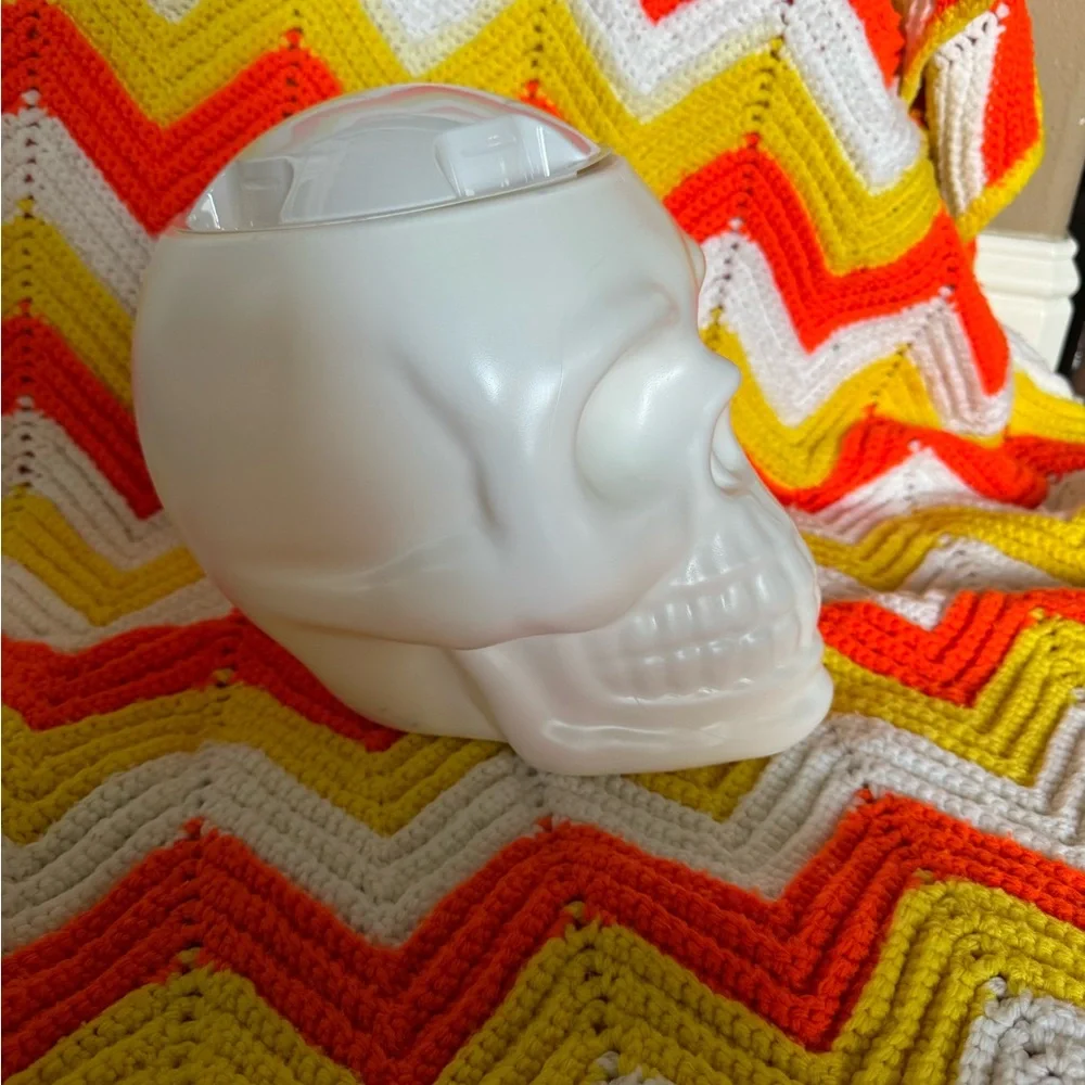 White‎ Skull Plastic Blow Mold Cookie Jar